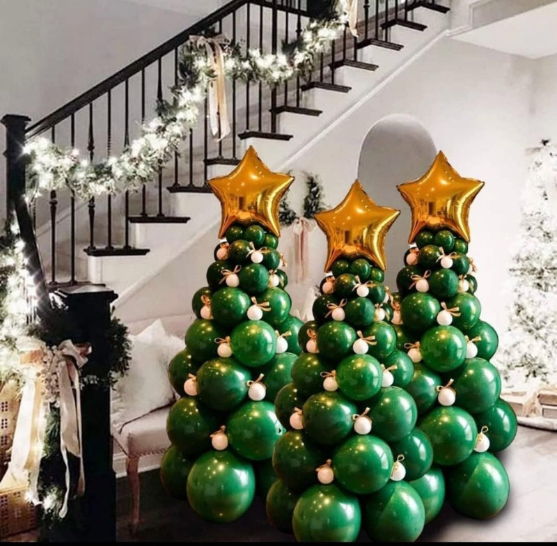 Hvordan lage et juletre med ballonger?