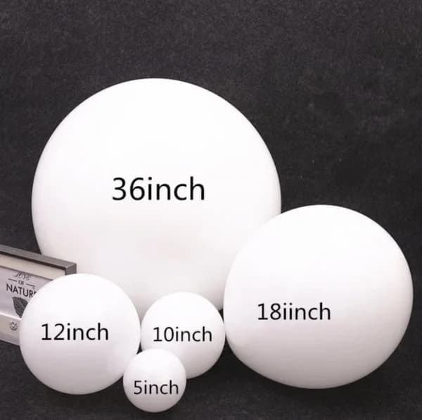 Matte hvite ballonger